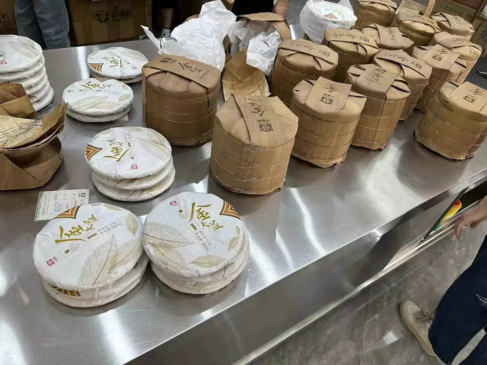 漳州回收大益普洱茶2015年生茶熟茶图3