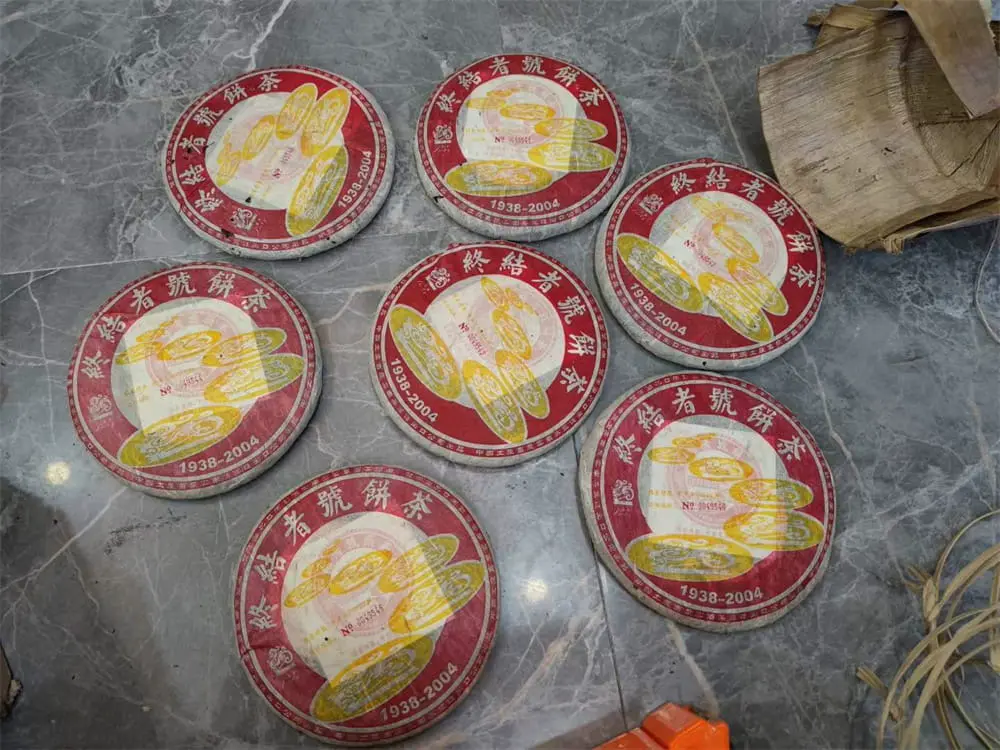 漳州回收中茶普洱茶2004年生茶熟茶图3